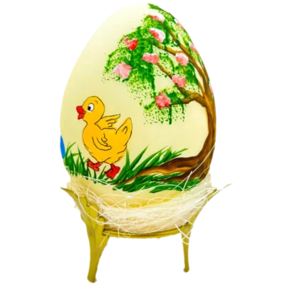 Kremowe jajko kaczuszka i drzewo