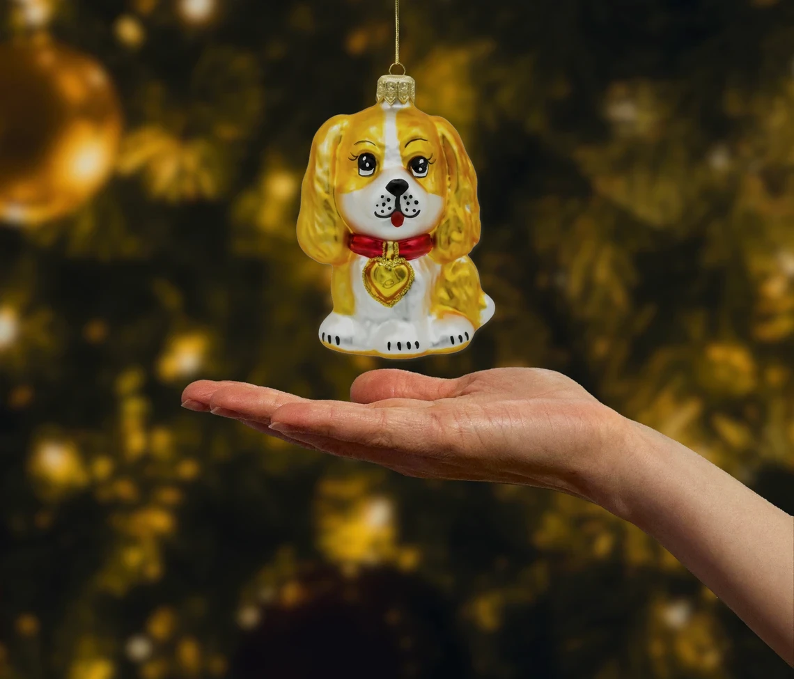 Bombka szklana Piesek z kokardką: złoto-biały realne zdjęcie