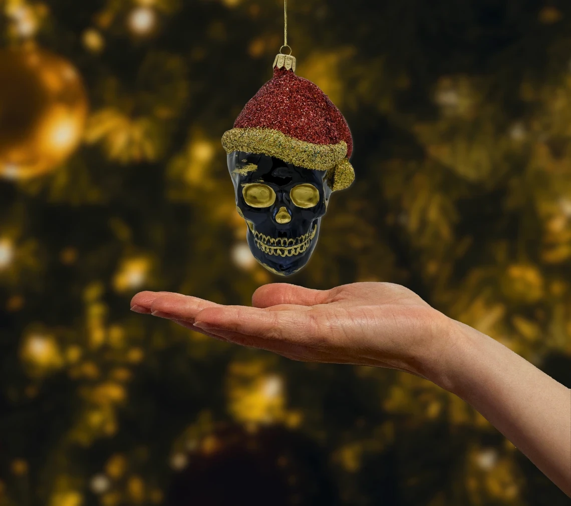 Bombka szklana Syn Bombkarza Czaszka w czapce świętego Mikołaja z złotymi akcentami realne zdjęcie