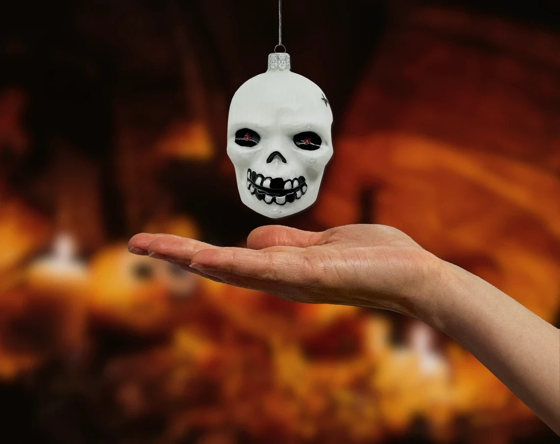 Bombka szklana figurka Czaszka z przerażającymi czerwonymi oczami realne zdjęcie