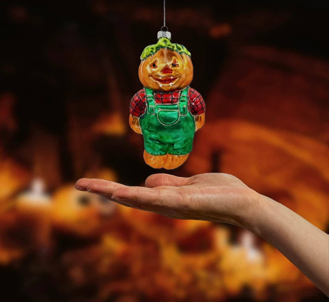 Bombka szklana figurka Dyniogłowy ludzik w kolorowych ogrodniczkach realne zdjęcie