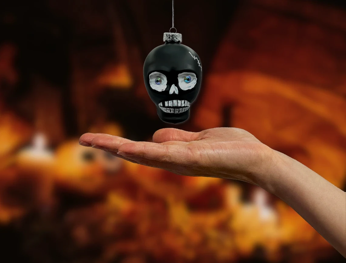 Bombka szklana figurka Mroczna czaszka z hipnotyzującymi oczami realne zdjęcie