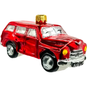 Duży klasyczny samochód retro: czerwony