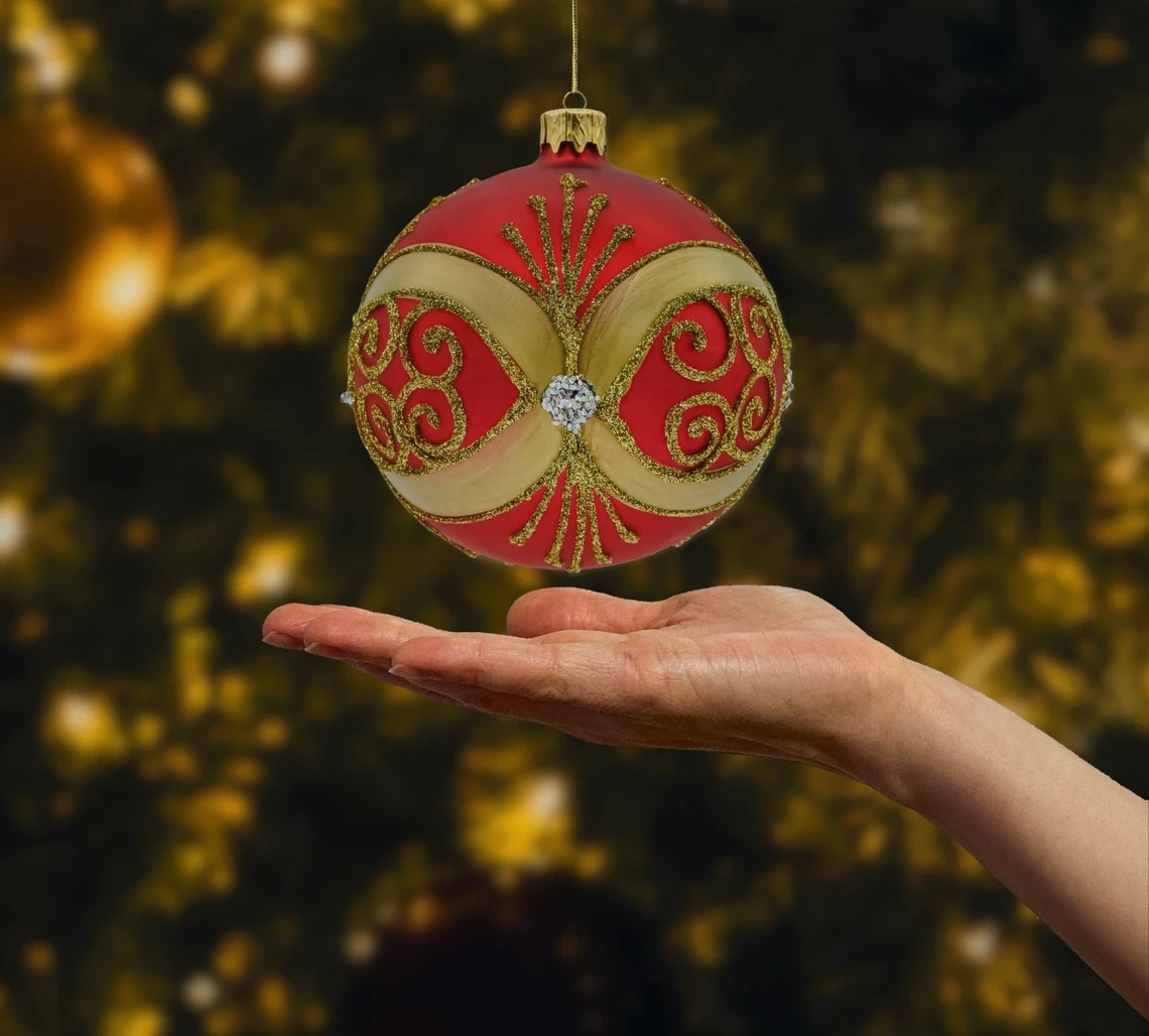 Szklana okrągła Bombka czerwona ze złotymi zdobieniami realne zdjęcie