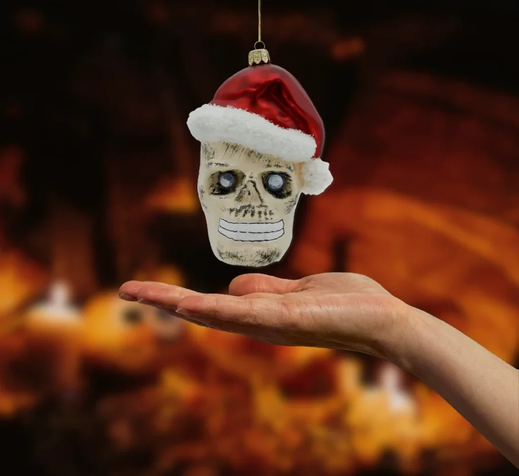 Bombka szklana figurka Czaszka Halloween w czapce Świętego Mikołaja: beżowa realne zdjęcie
