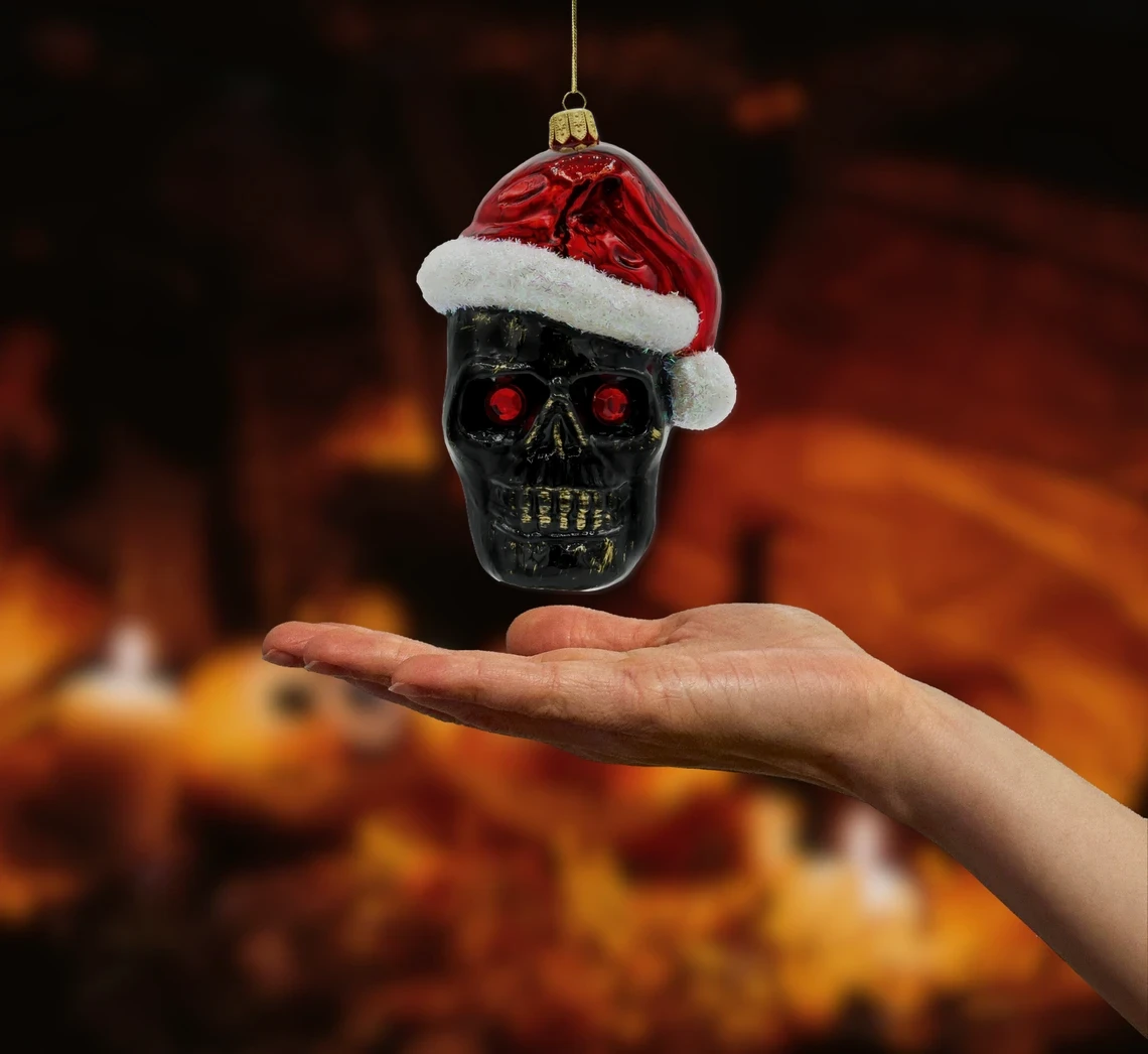 Bombka szklana figurka Czaszka Halloween w czapce Świętego Mikołaja: czarna realne zdjęcie