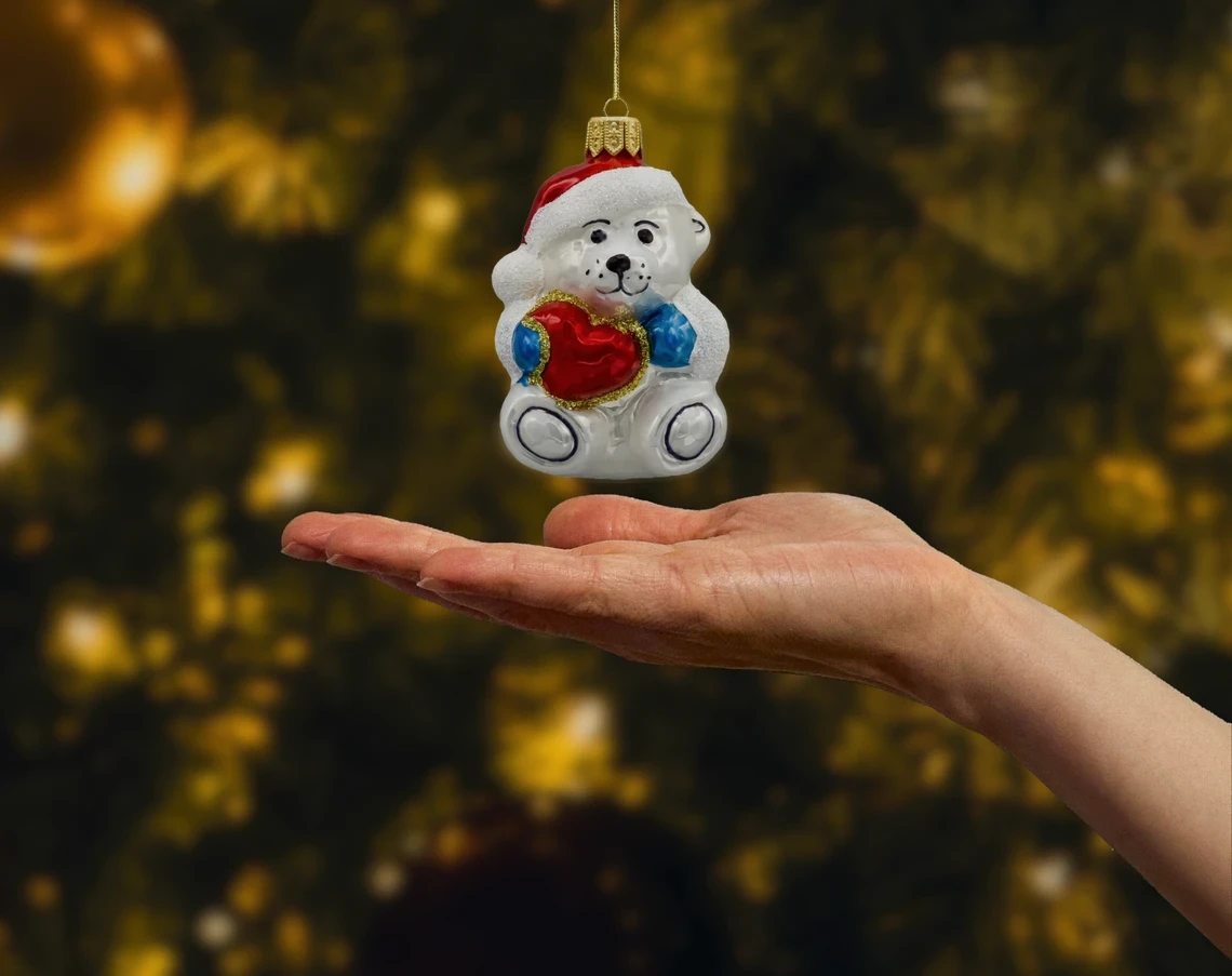 Bombka szklana Syn Bombkarza Miś polarny w czapce Świętego Mikołaja z sercem realne zdjęcie