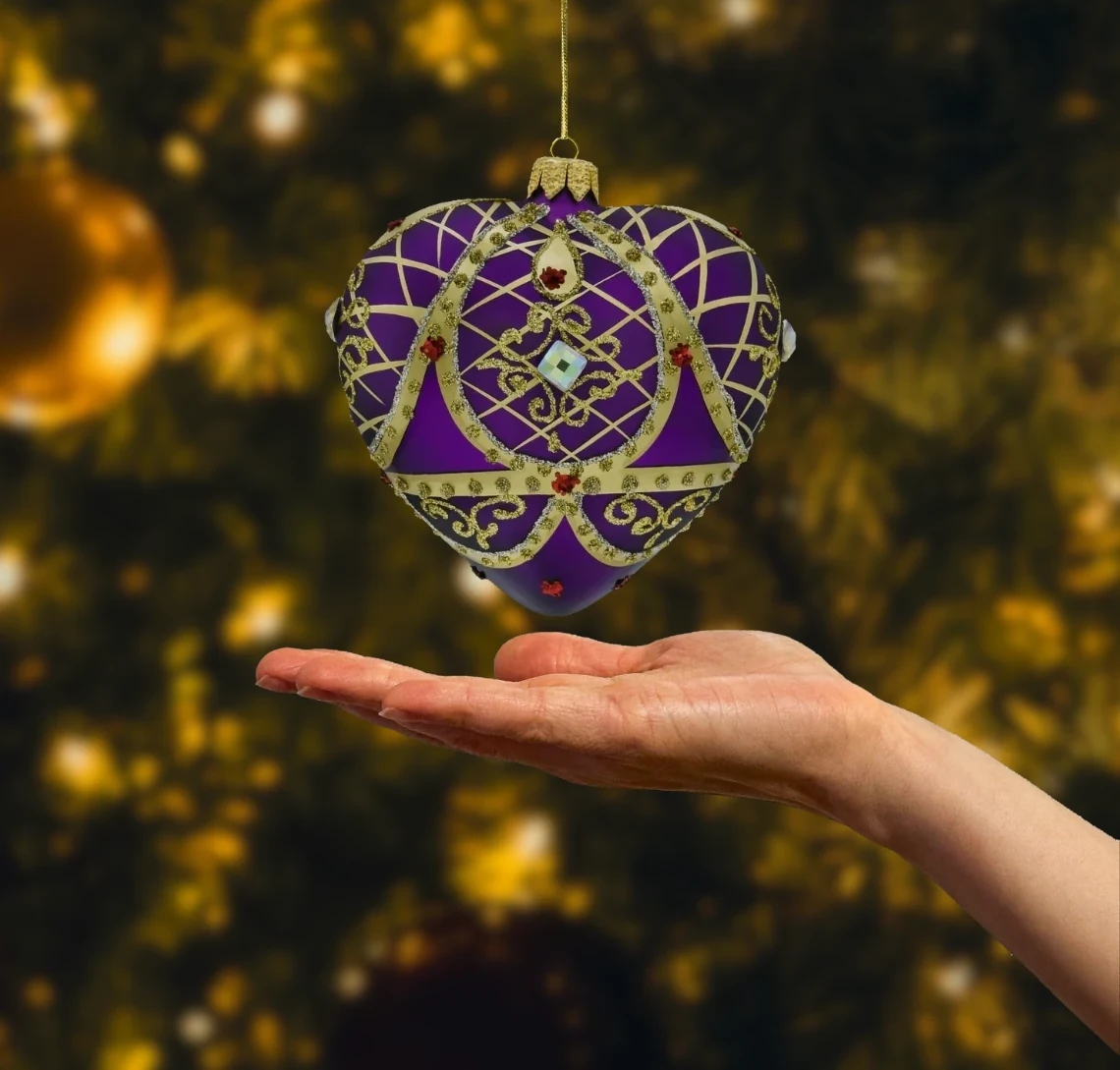 Bombka szklana figurka Serce ze złotymi zdobieniami i kryształkami: purpurowe realne zdjęcie