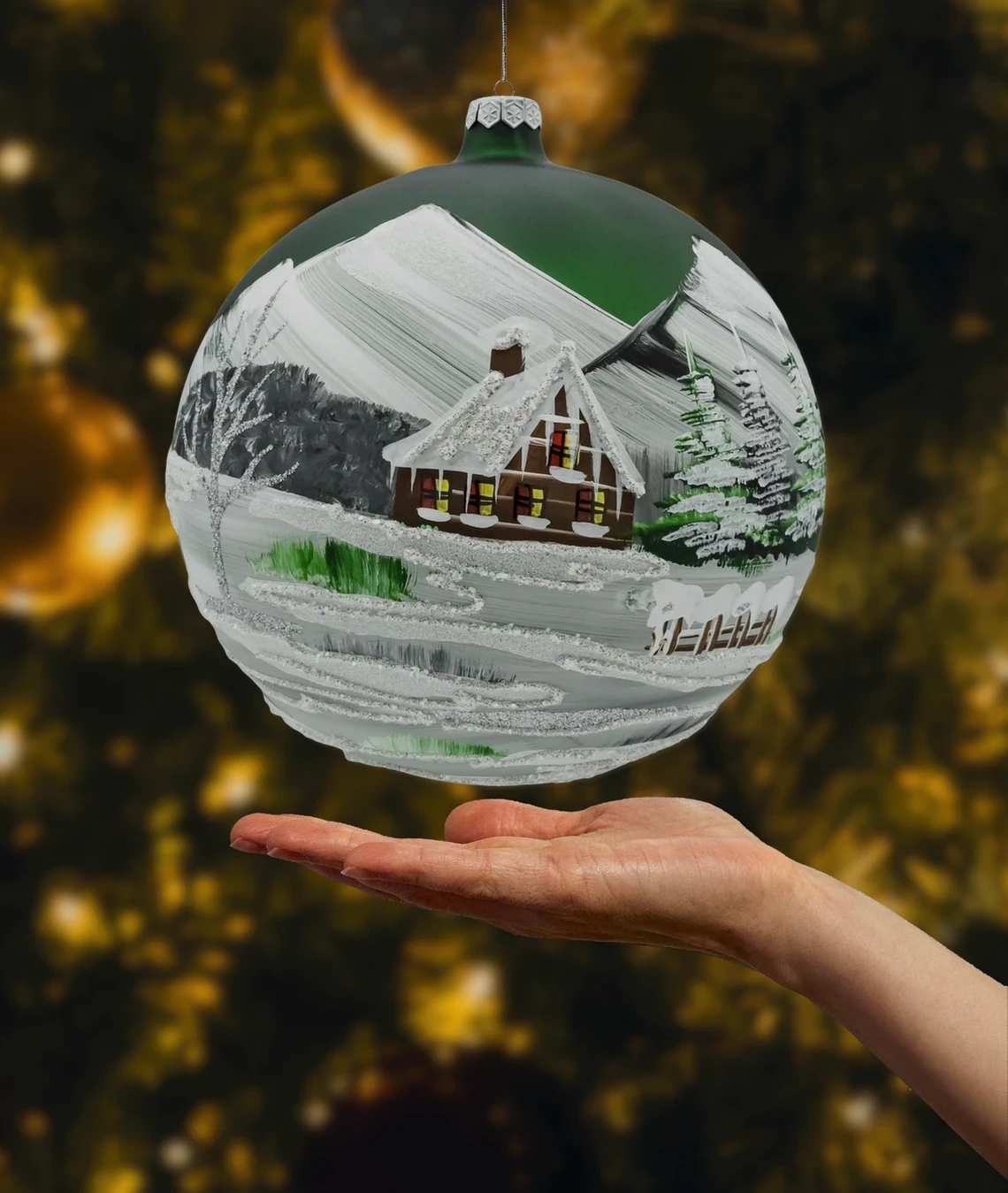 Szklana duża bombka okrągła Zimowy pejzaż w górach realne zdjęcie