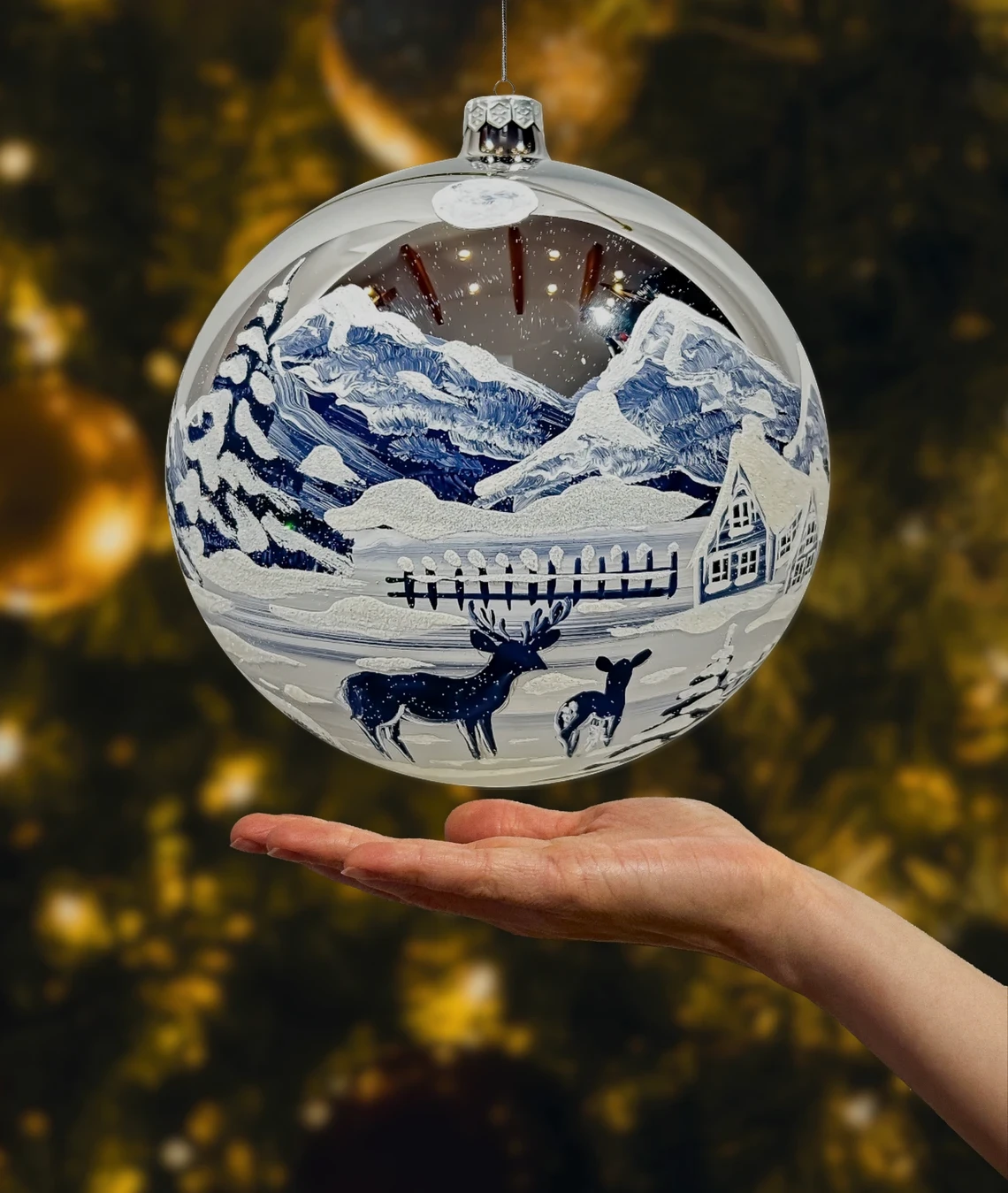Szklana okrągła Bombka Duża Zimowy Krajobraz w górach: srebrny realne zdjęcie