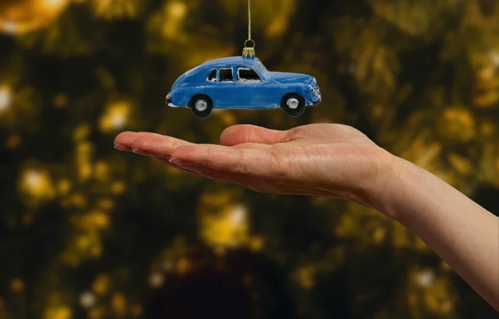 Bombka szklana Syn Bombkarza Klasyczne Auto w błękicie realne zdjęcie