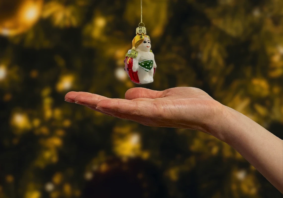 Bombka szklana figurka Biedronka w zielonych majteczkach realne zdjęcie