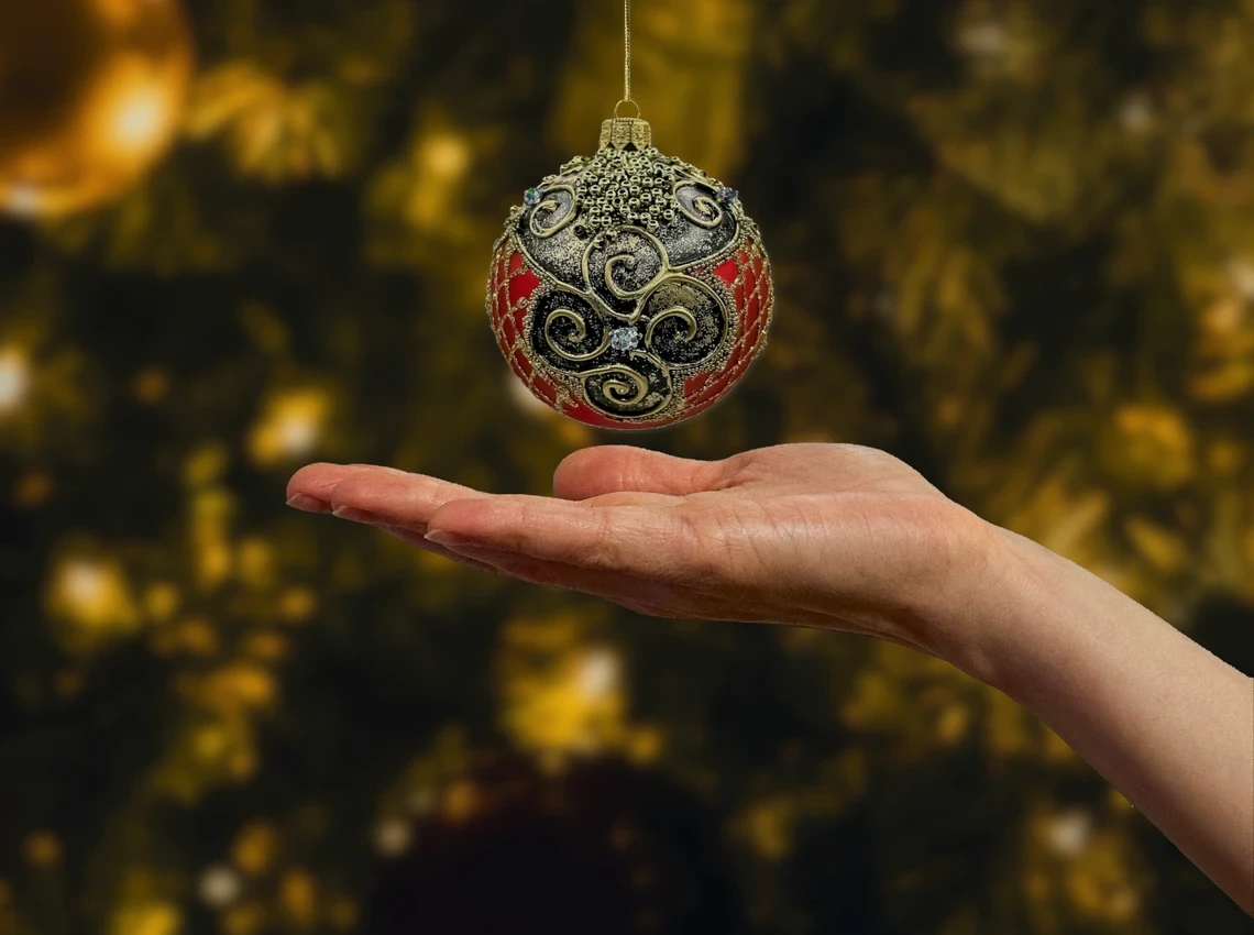 Bombka okrągła Bombka czerwona ekskluzywna z bogatymi zdobieniami realne zdjęcie