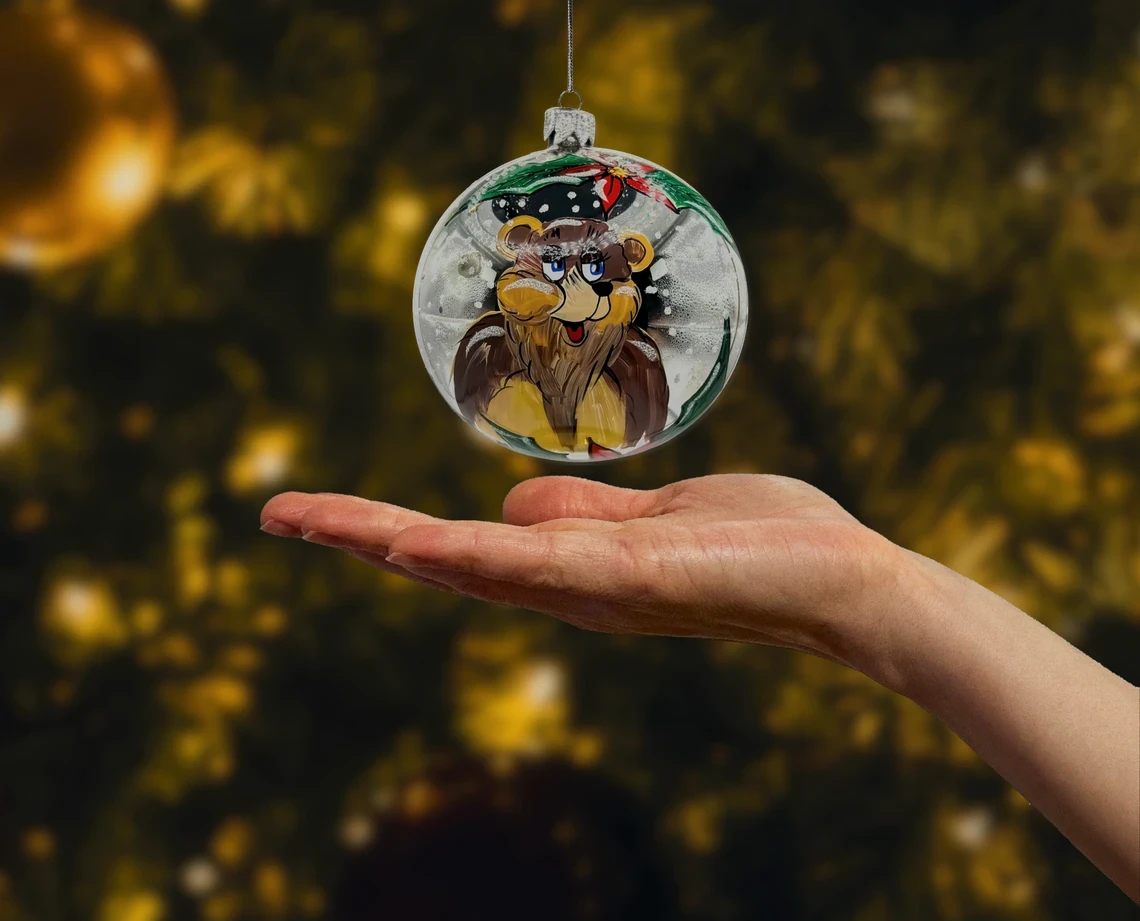 Bombka okrągła Bombka niebieska z misiem i świątecznymi ozdobami realne zdjęcie