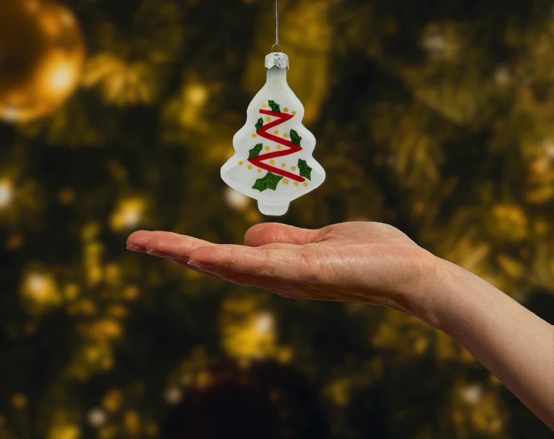 Bombka szklana figurka Choinka z ostrokrzewem: biała realne zdjęcie