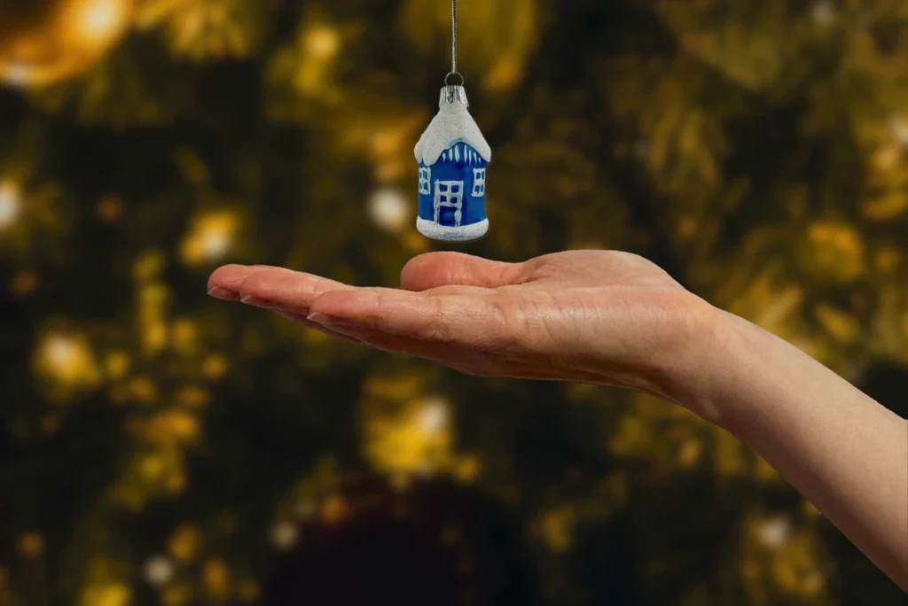 Bombka szklana figurka Domek PRL z lat '80: niebieski realne zdjęcie