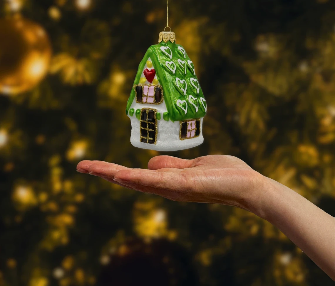 Bombka szklana figurka Domek z serduszkami: zielony realne zdjęcie