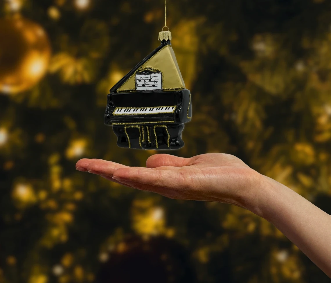 Bombka szklana figurka Elegancki fortepian z nutami realne zdjęcie