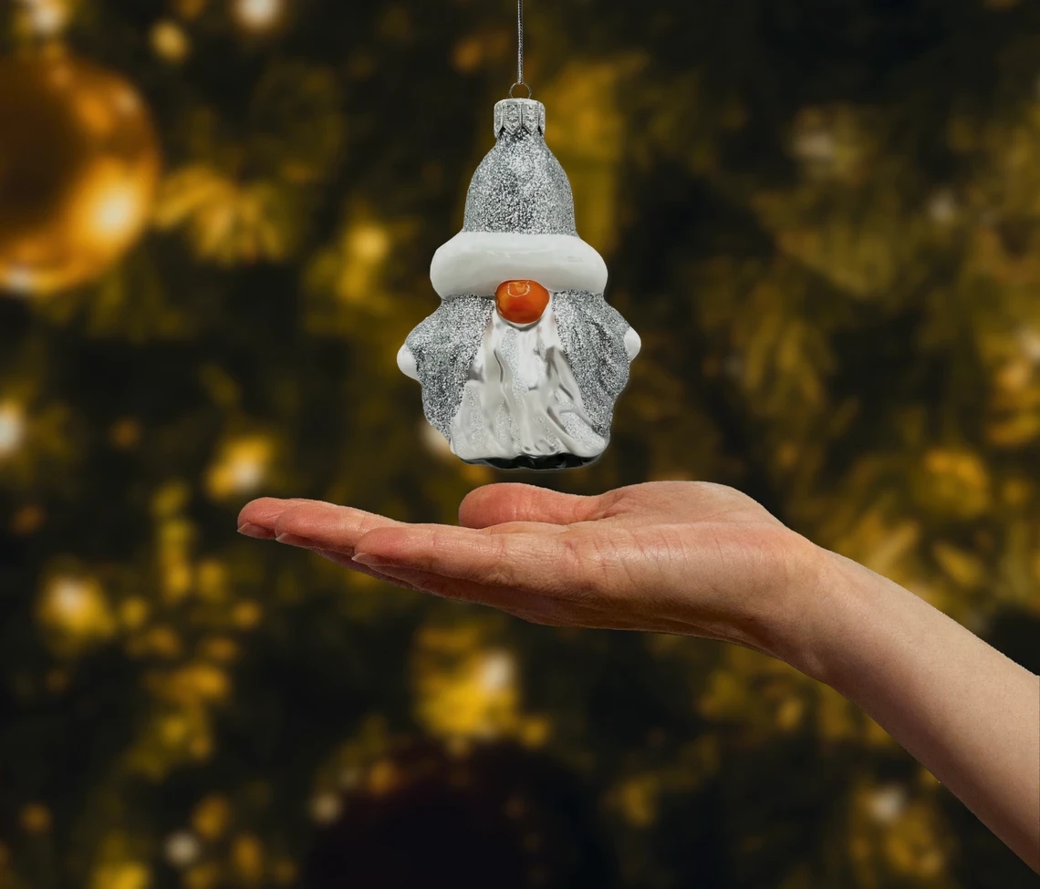 Bombka szklana figurka Gnom z srebrną czapą realne zdjęcie