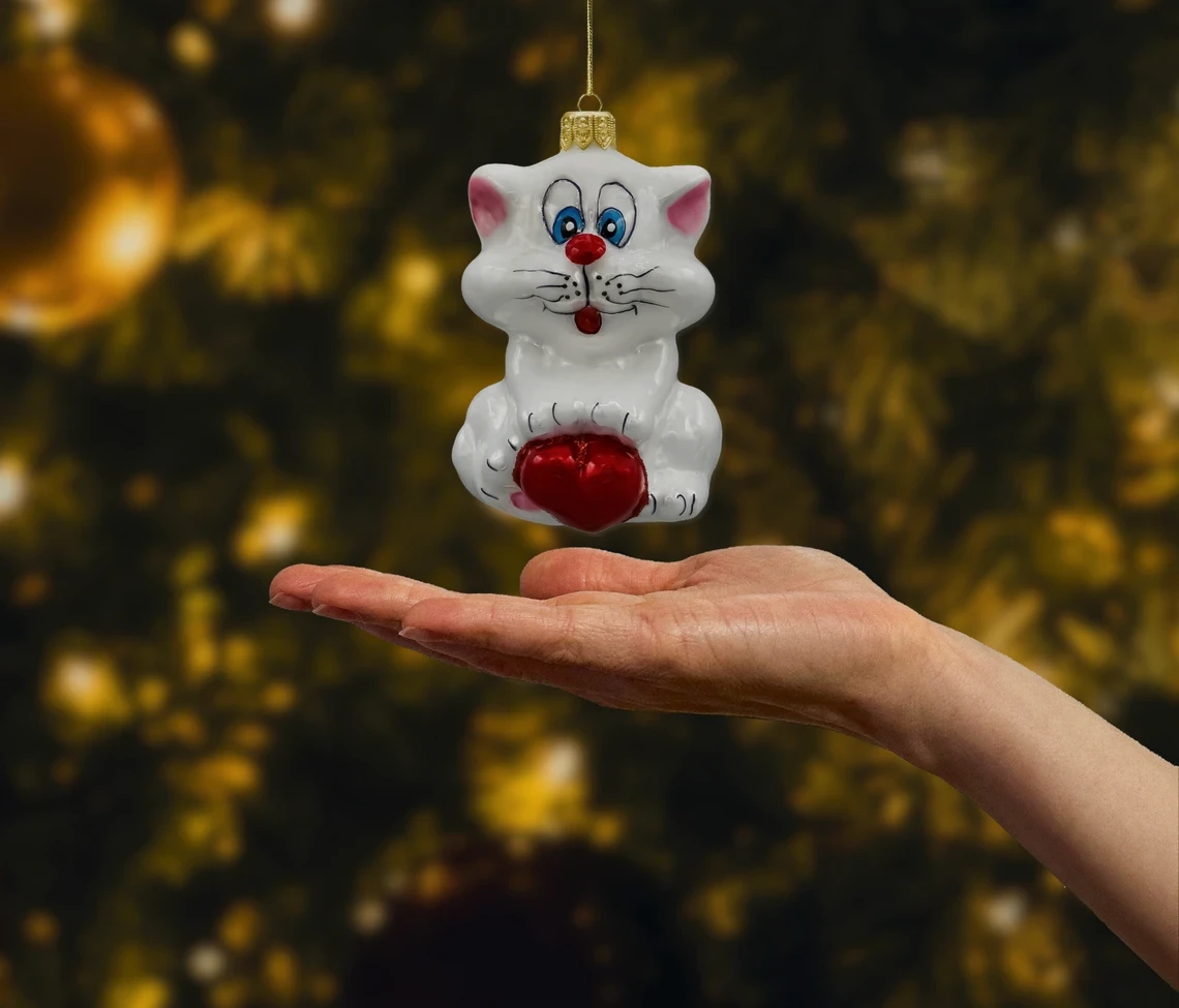 Bombka szklana figurka Kot z sercem: biały realne zdjęcie