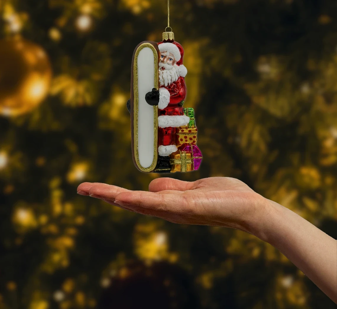 Bombka szklana figurka Mikołaj z tablicą realne zdjęcie