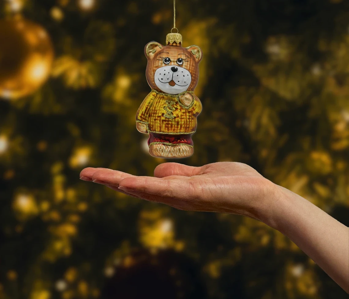 Bombka szklana figurka Miś w sweterku: złoty realne zdjęcie