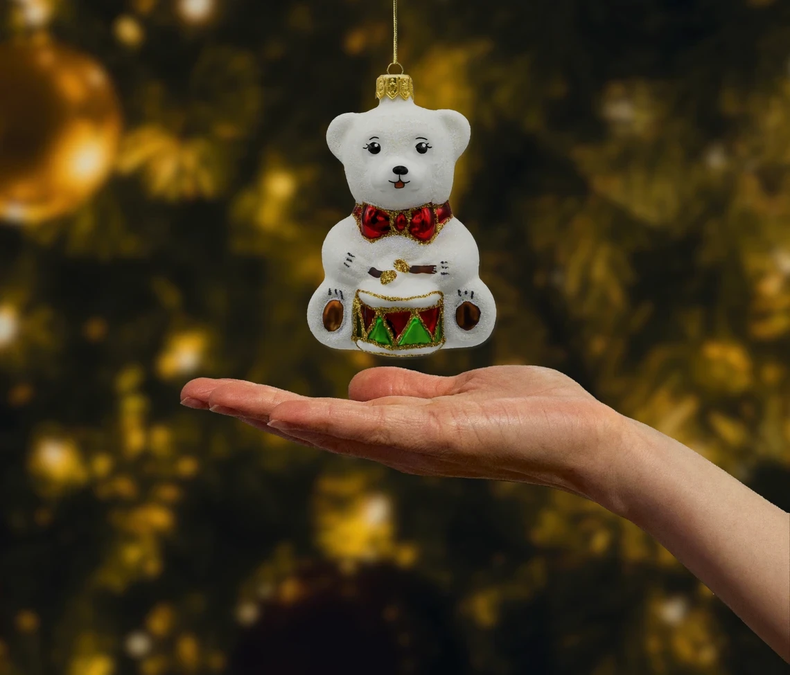 Bombka szklana figurka Miś z bębnem: biały realne zdjęcie