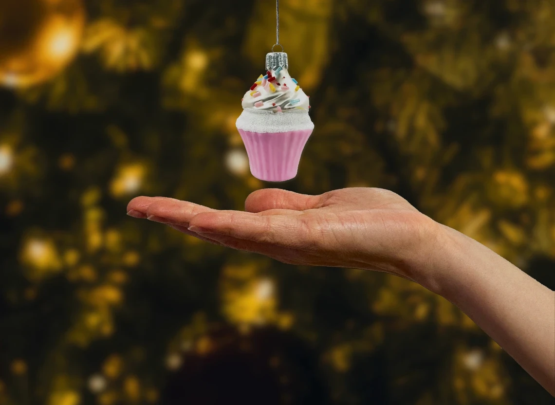 Bombka szklana figurka Muffinek z kremem i posypką: różowy realne zdjęcie