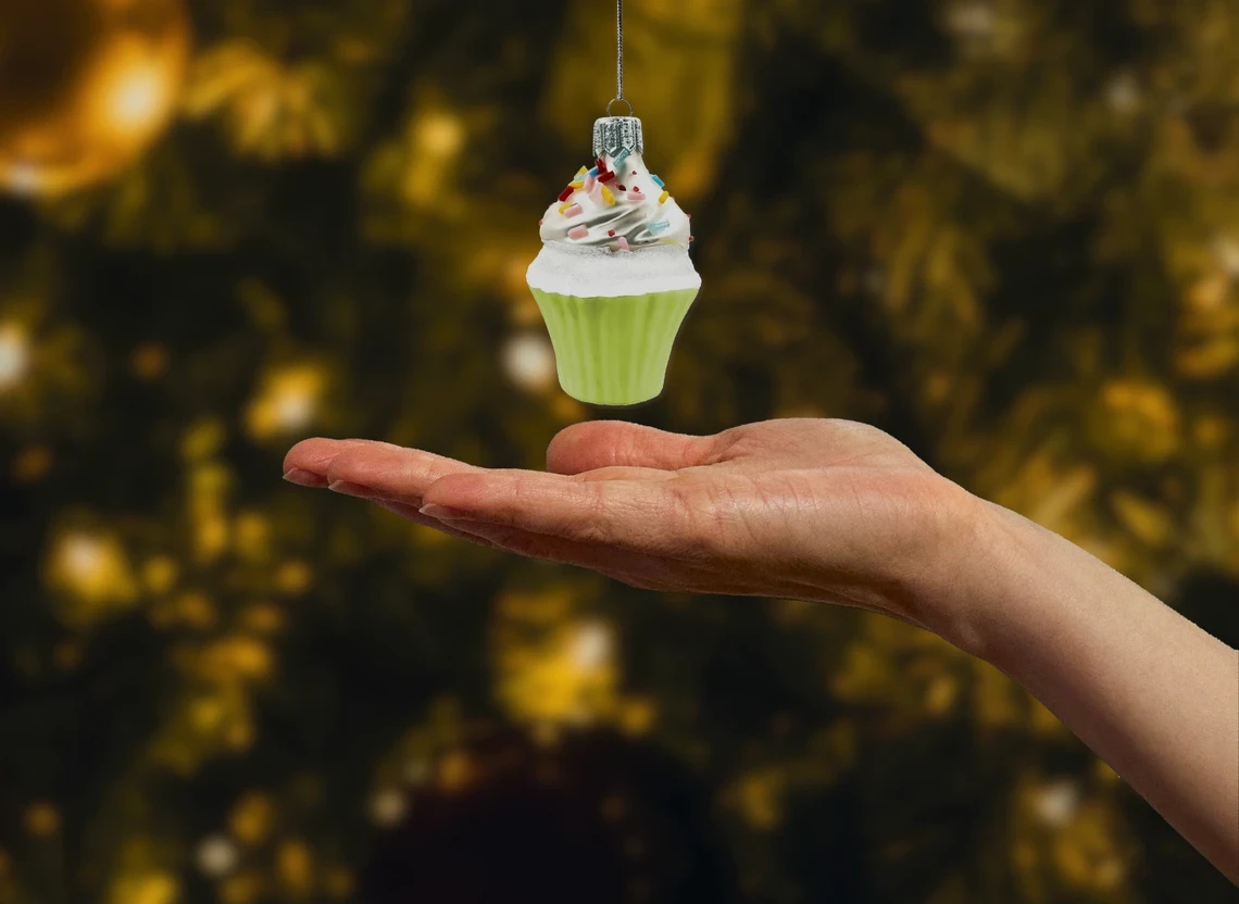 Bombka szklana figurka Muffinek z kremem i posypką: zielony realne zdjęcie