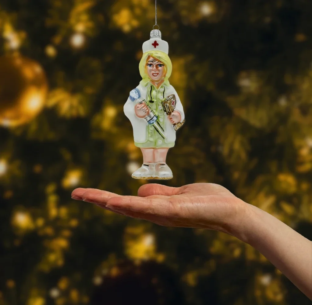 Bombka szklana figurka Pielęgniarka w blond włosach realne zdjęcie