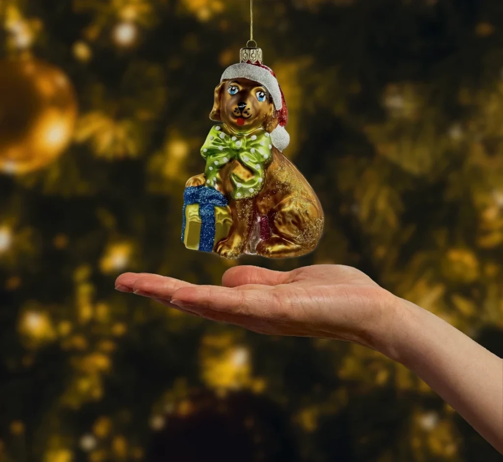 Bombka szklana figurka Piesek z żółtym prezentem realne zdjęcie