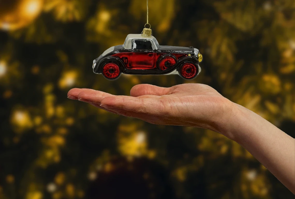 Szklana bombka choinkowa Retro samochód: brązowy realne zdjęcie
