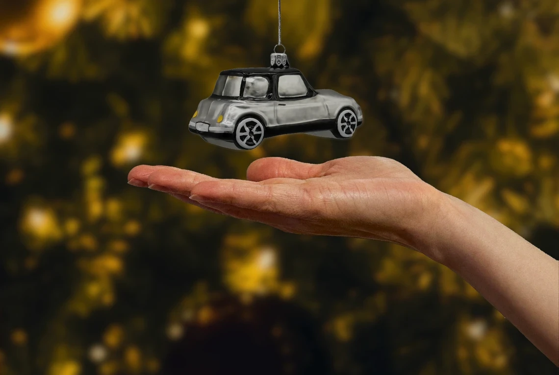 Szklana bombka choinkowa Samochód Mini Morris: szary realne zdjęcie