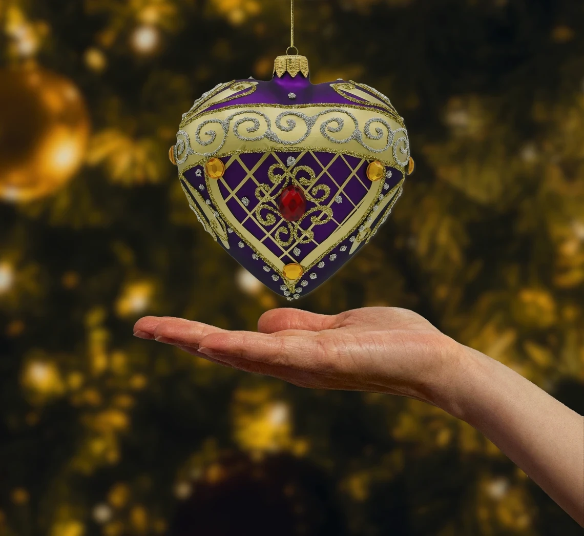 Bombka szklana figurka Serce ze złotymi zdobieniami i kamieniami: purpurowe realne zdjęcie