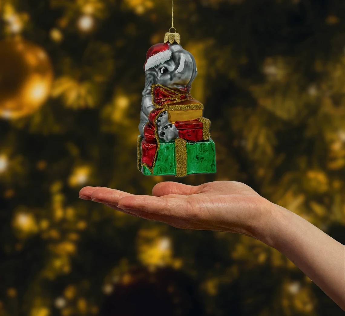 Bombka szklana figurka Słoń z prezentami: szary realne zdjęcie