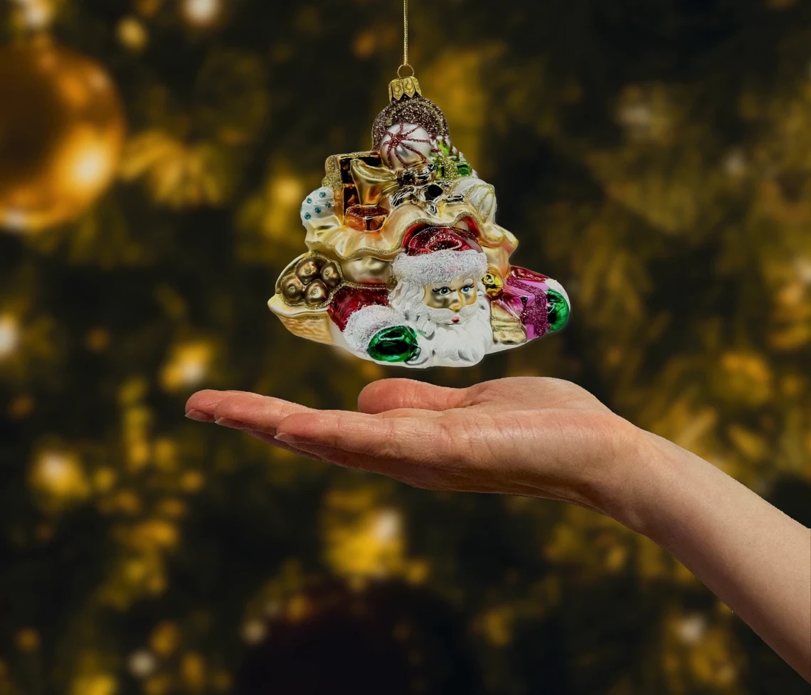 Bombka szklana figurka Święty Mikołaj zgnieciony workiem prezentów realne zdjęcie