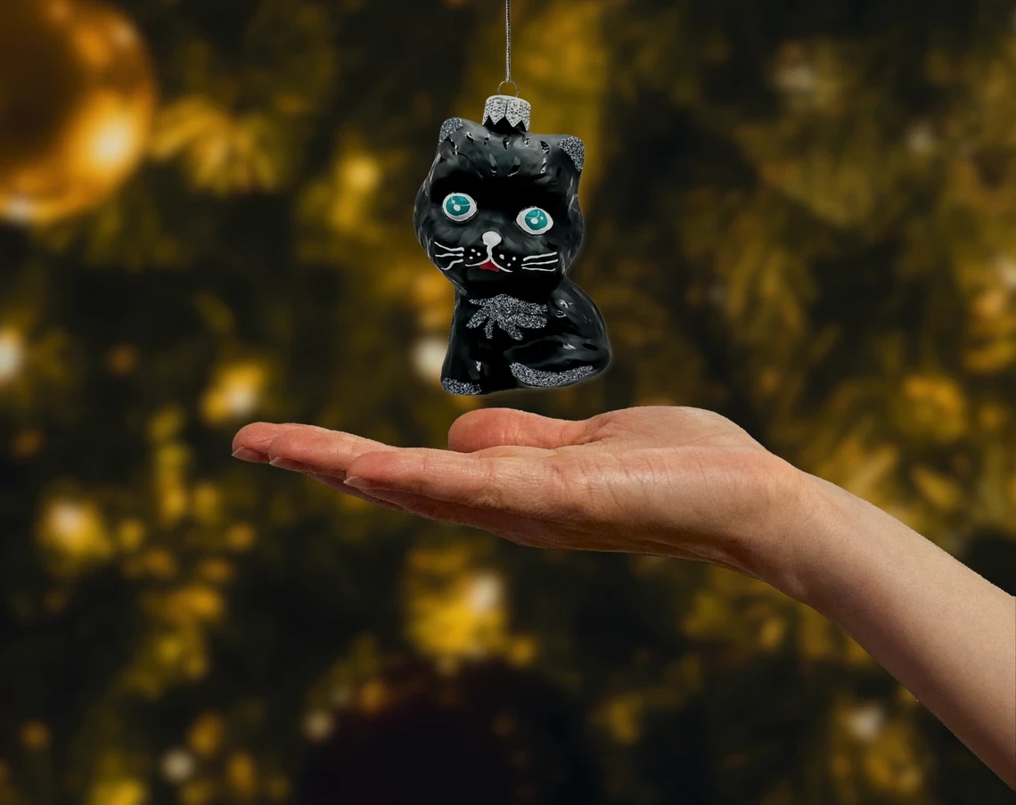 Bombka szklana figurka Uroczy kot z niebieskimi oczami: czarny realne zdjęcie