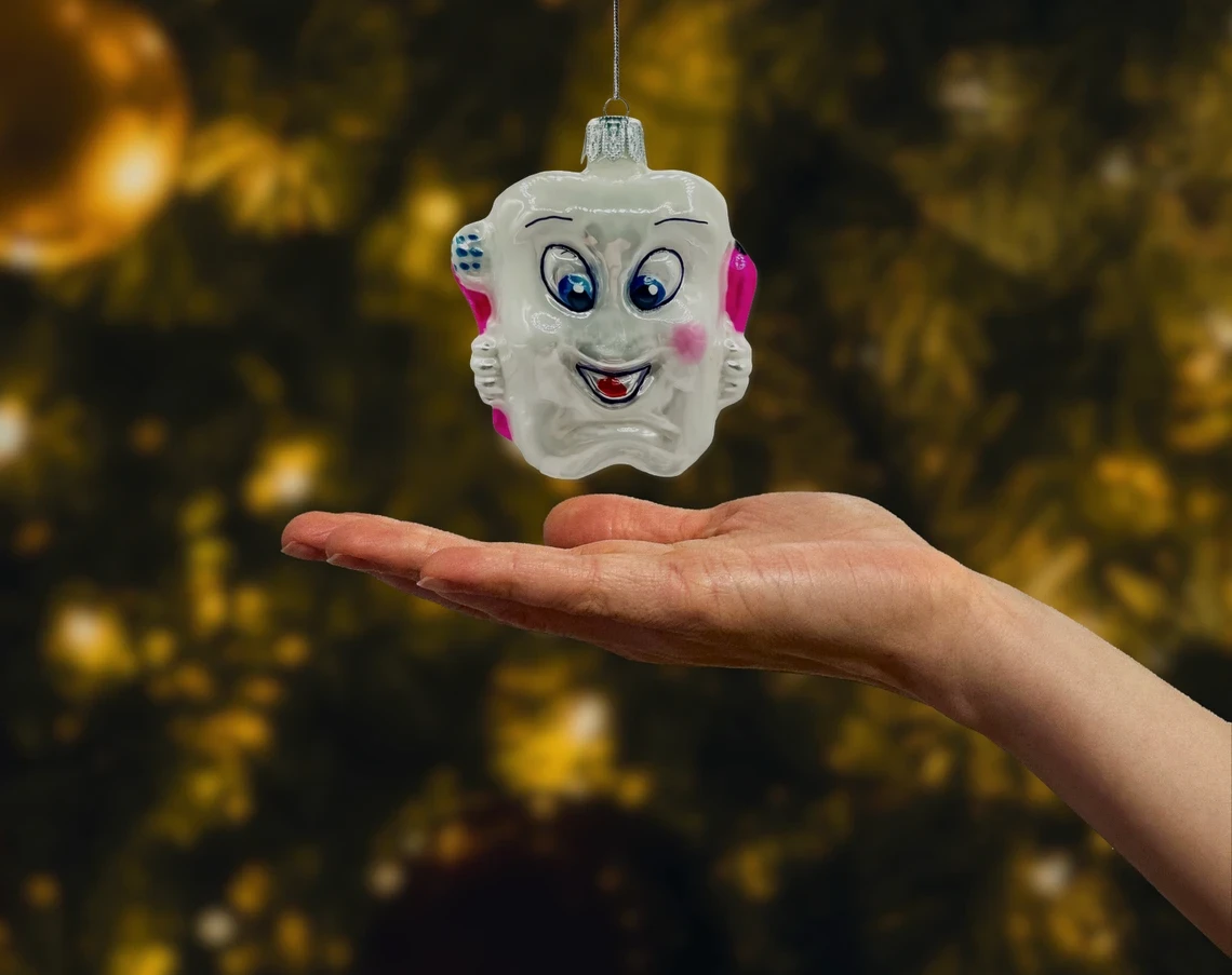 Bombka szklana figurka Uśmiechnięty ząbek z pastą i szczoteczką: różowy realne zdjęcie