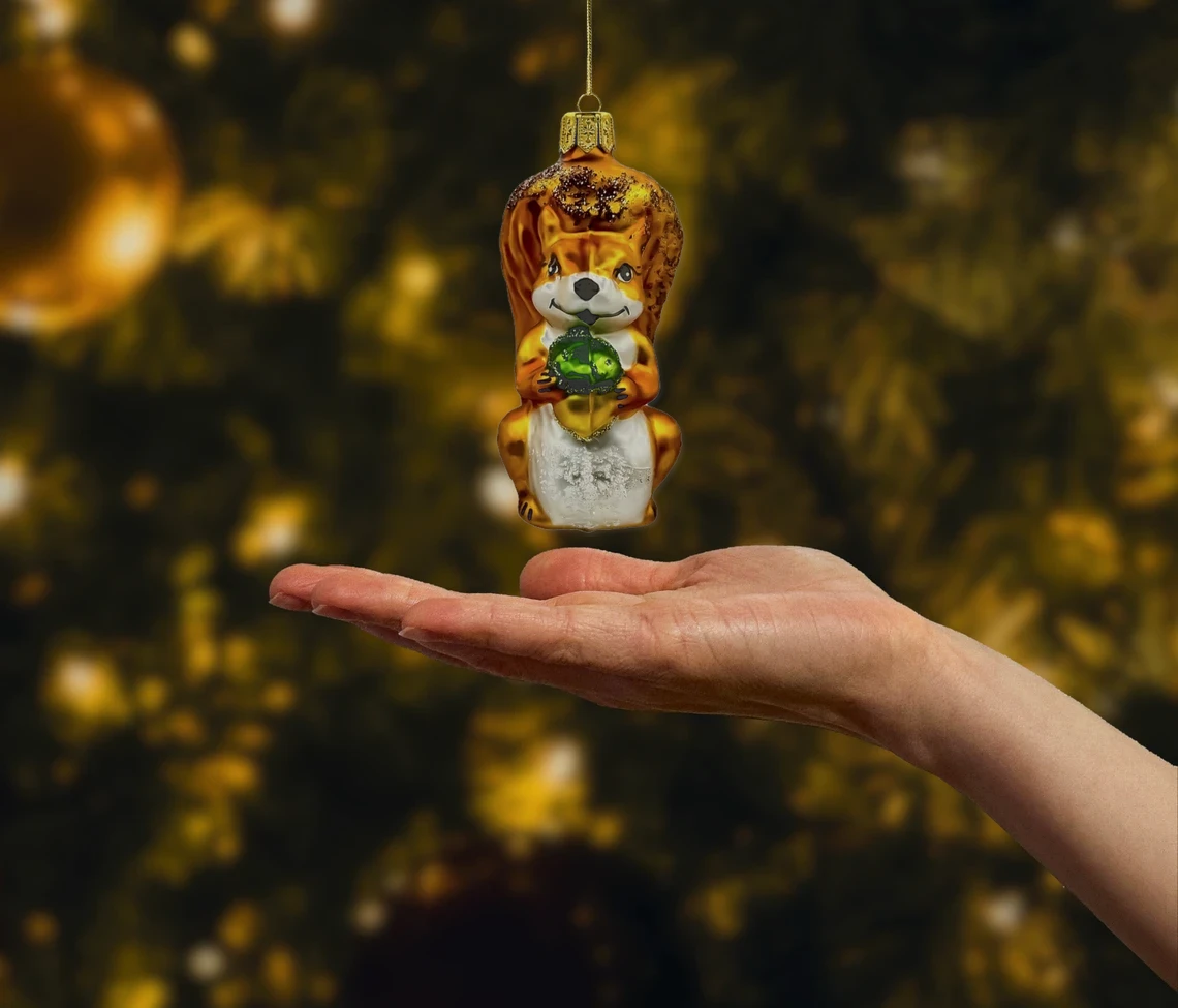Bombka szklana figurka Wiewiórka z orzechem realne zdjęcie