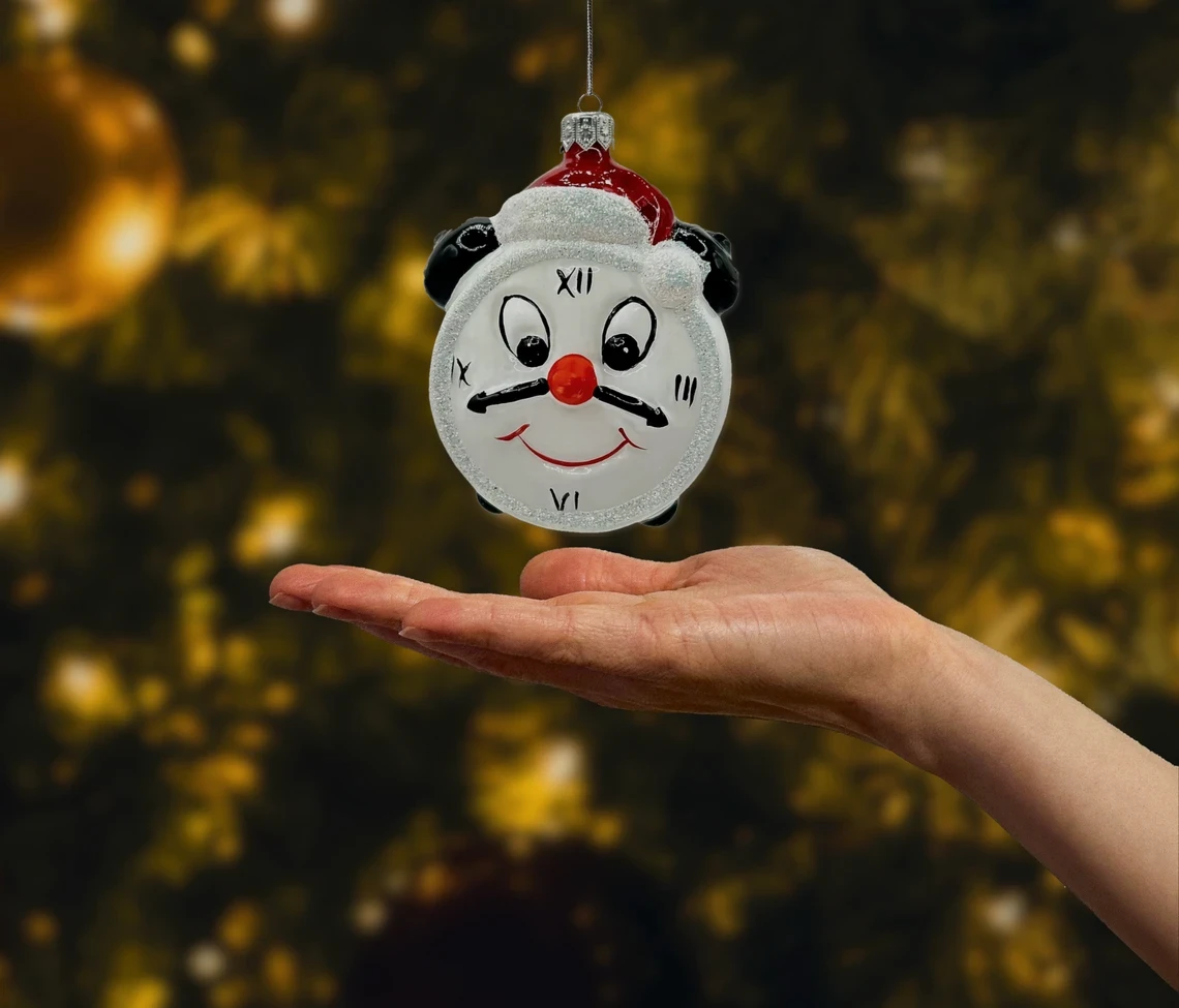 Bombka szklana figurka Zegar świąteczny z czapką: biały realne zdjęcie