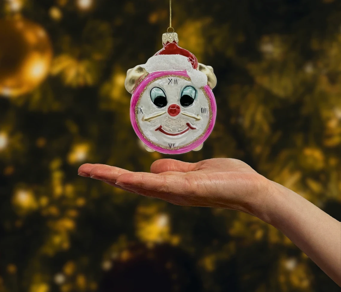 Bombka szklana figurka Zegar z czapką Mikołaja: różowy realne zdjęcie