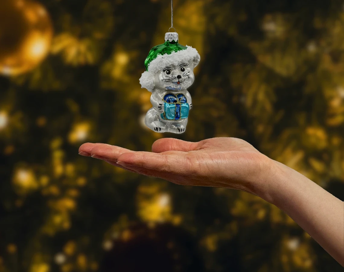 Bombka szklana Kotek w świątecznej zielonej czapce realne zdjęcie