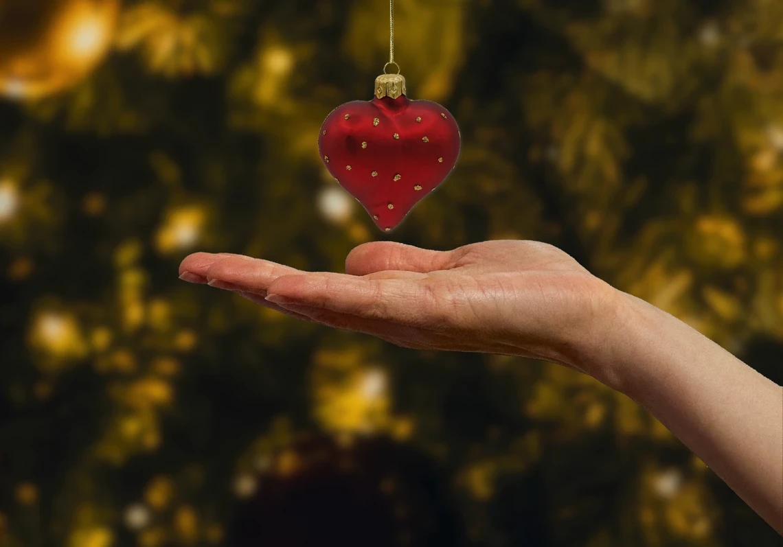 Bombka szklana Serduszko ze złotymi kropeczkami realne zdjęcie