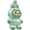 synBombkarza-bombka_choinkowa_szklana-figurka-forma-ze-szkla-labubu-zielone-mietowy-bok