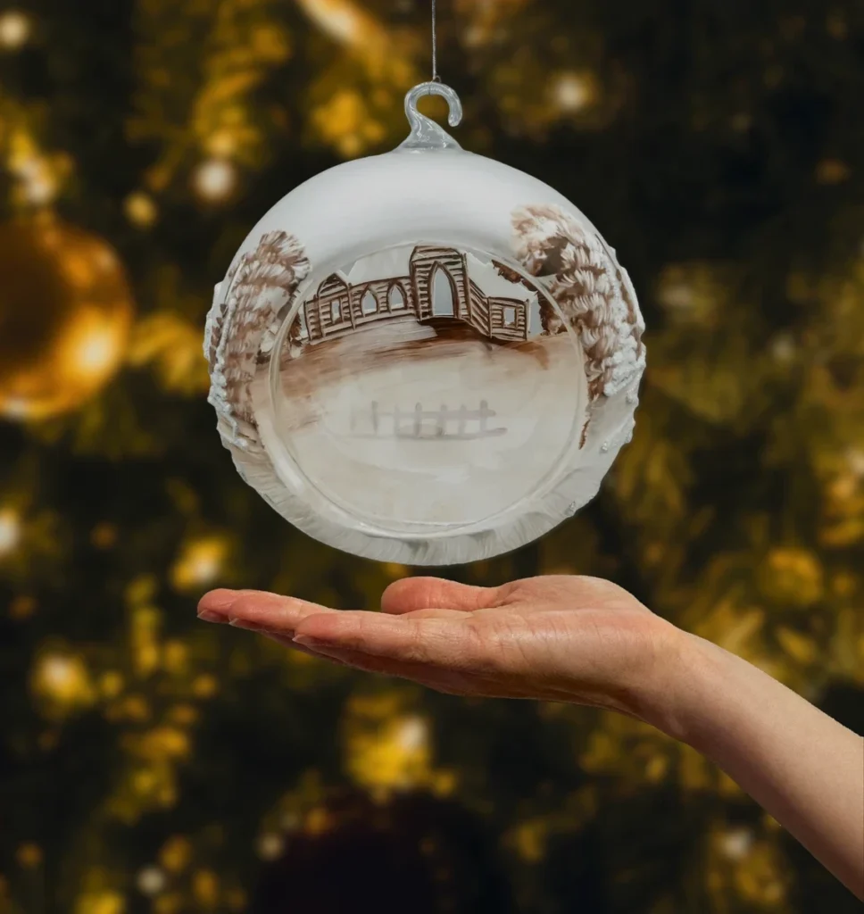 Szklana Bombka Lampion ze stojakiem: Kościółek brązowy realne zdjęcie