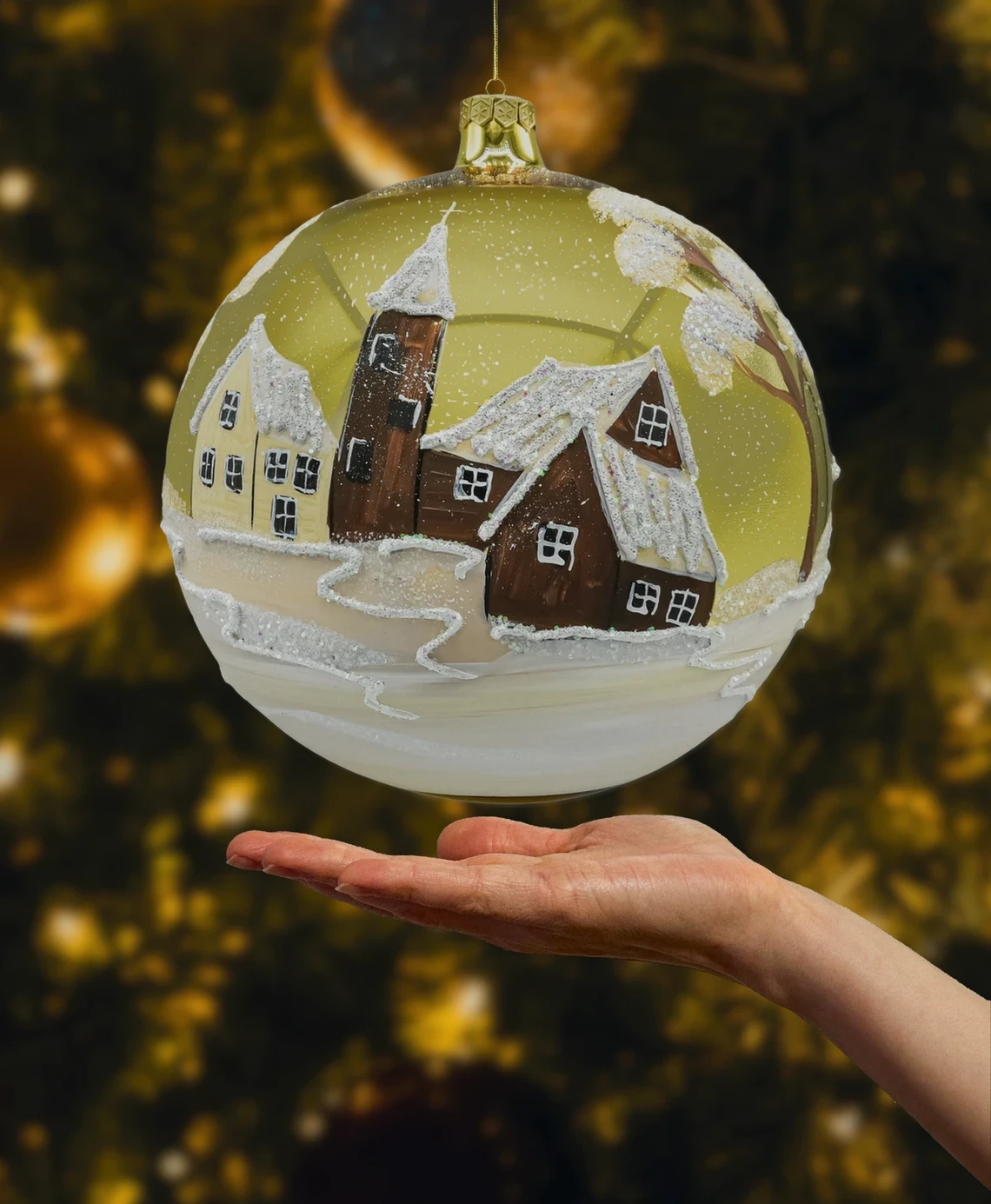 Bombka okrągła duża: Zimowe miasteczko z bałwanem realne zdjęcie