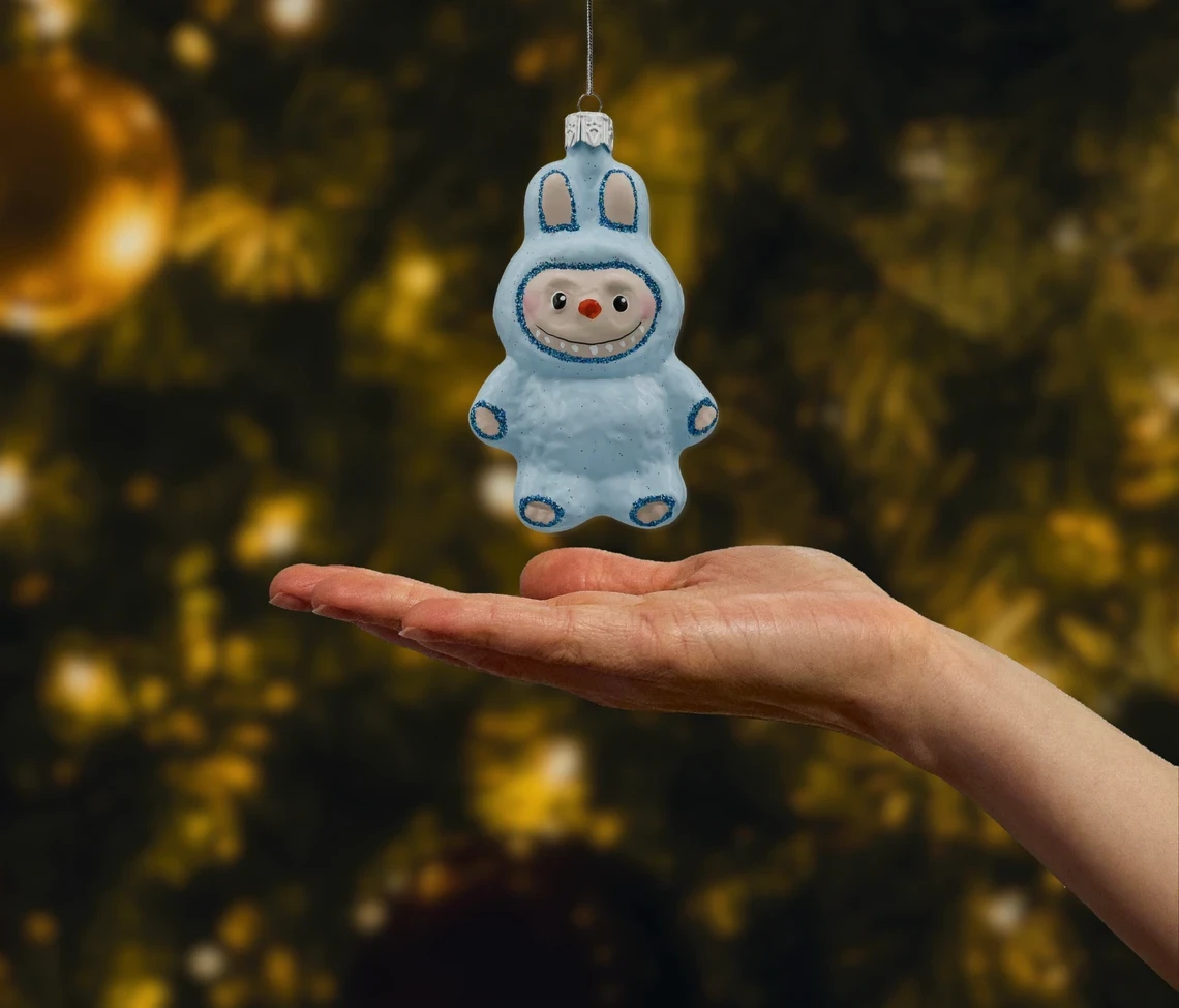 Bombka szklana figurka Labubu: błękitne realne zdjęcie