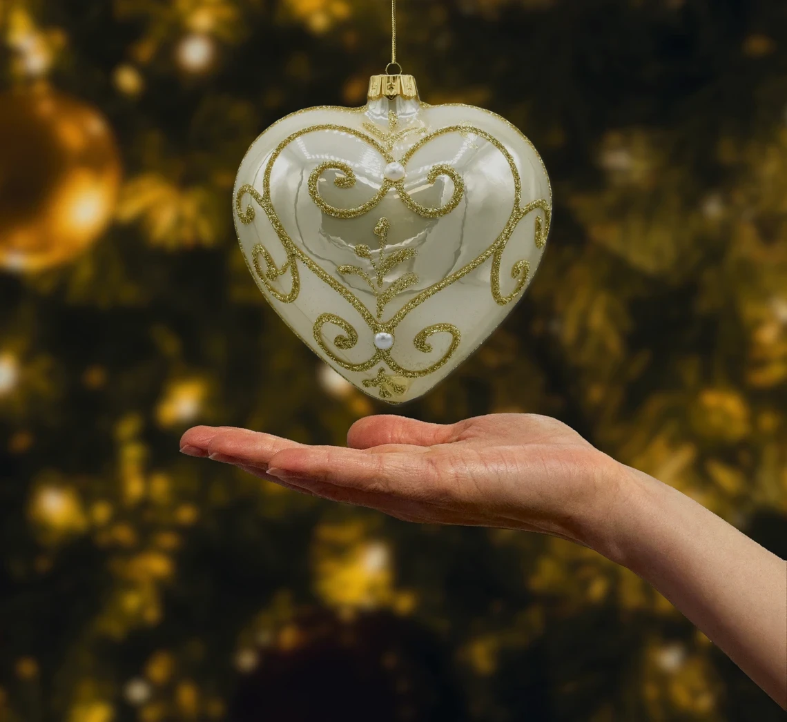Bombka szklana figurka Serce w złotym ornamencie: połysk realny wymiar