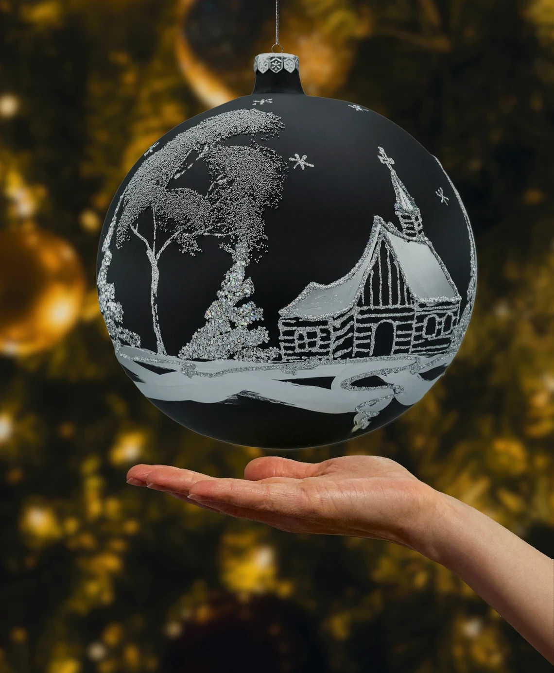Bombka szklana okrągła ze srebrnym pejzażem: czarna realne zdjęcie