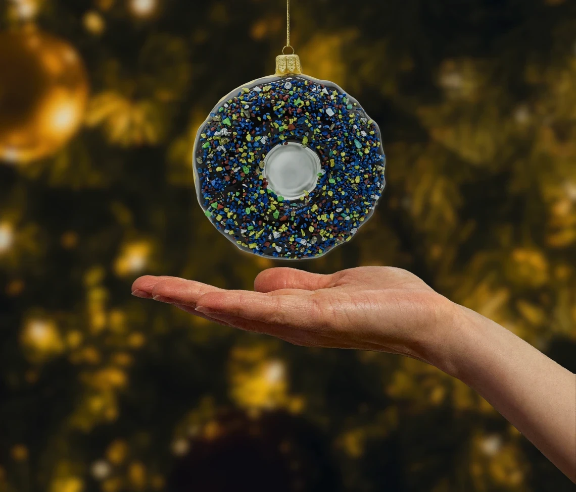 Donut w czekoladzie realne zdjęcie